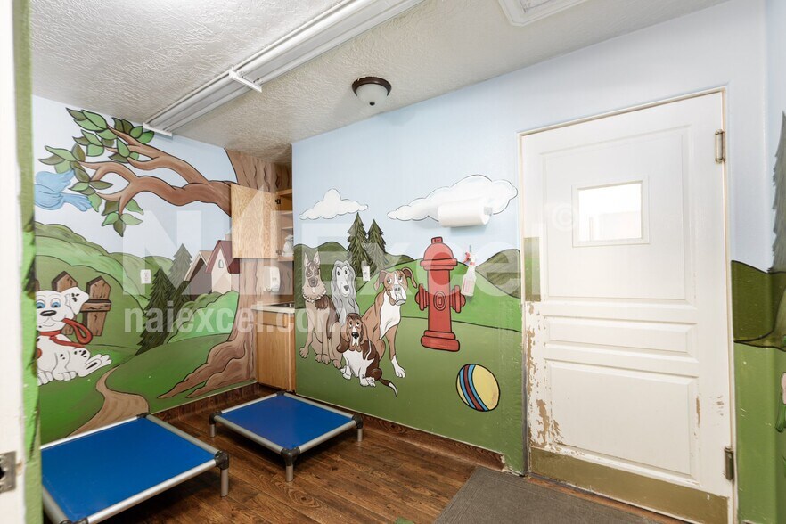 More Photos Of 1545 W State St, Hurricane Veterinarian Kennel For Sale