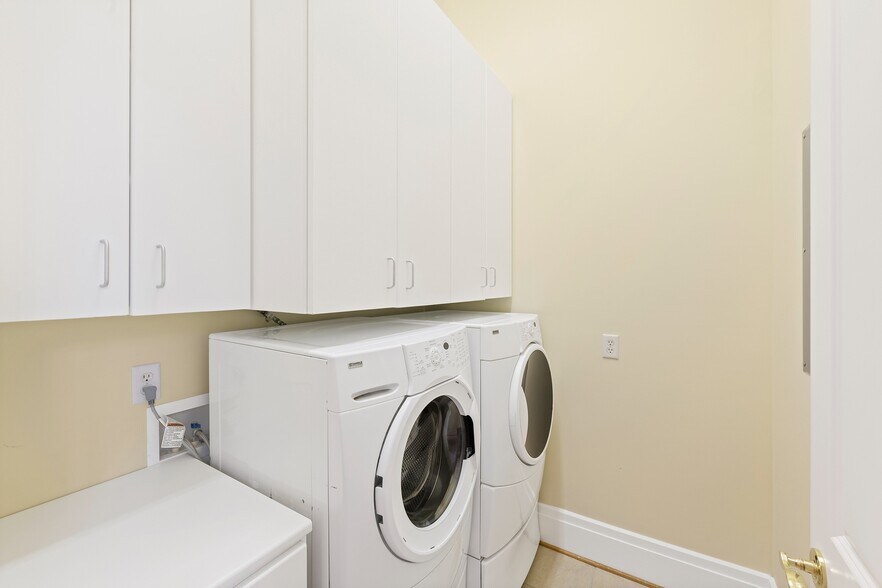 More Photos Of 2411 E Franklin St, Richmond Apartments For Lease