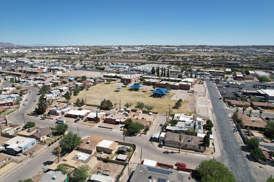 More Photos Of 7090 Alameda Ave, El Paso Schools For Lease