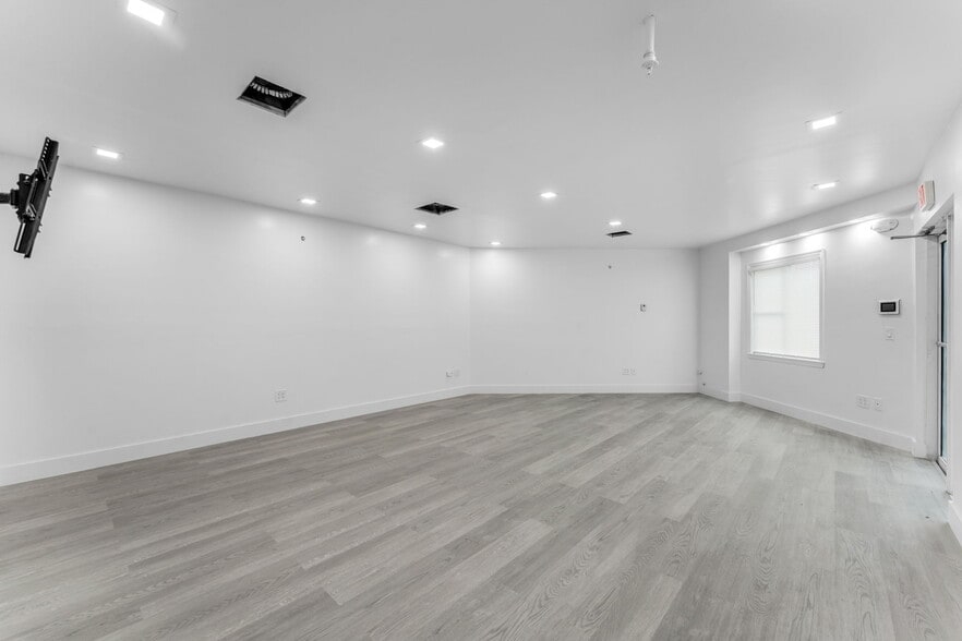 More Photos Of 9450 NW 58th St, Miami Warehouse For Sale