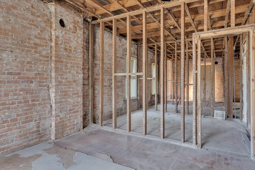 More Photos Of 514 Aylmer St N, Peterborough Multifamily For Sale