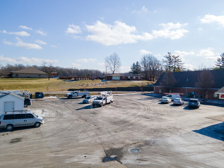 More Photos Of 2306 S Memorial Dr, New Castle General Retail For Lease