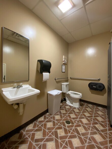 More Photos Of 427 W Pike St, Goshen Restaurant For Lease