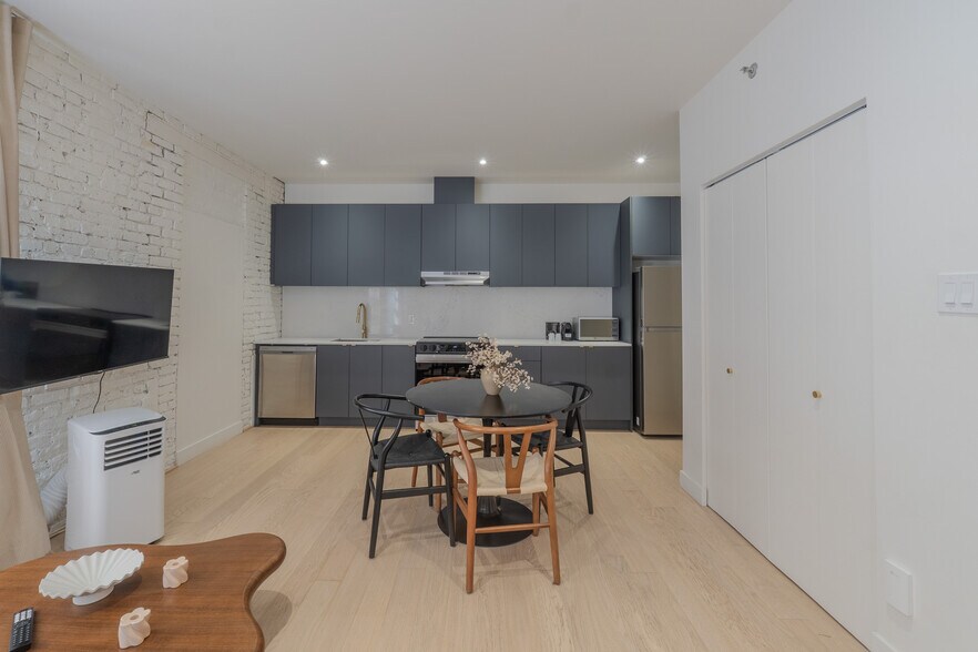 More Photos Of 754-762 Rue Saint-Paul O, Montréal Apartments For Sale