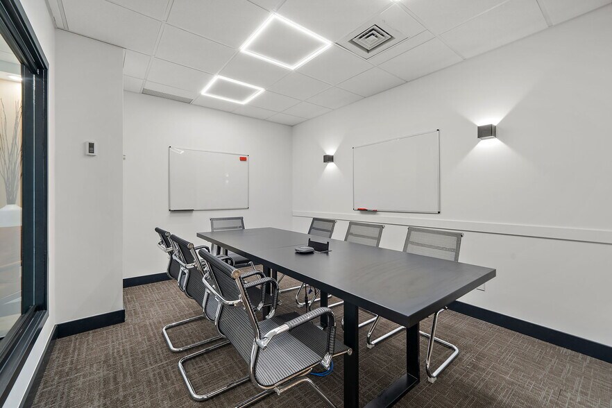 More Photos Of 3131 Boul de la Concorde E, Laval Coworking Space