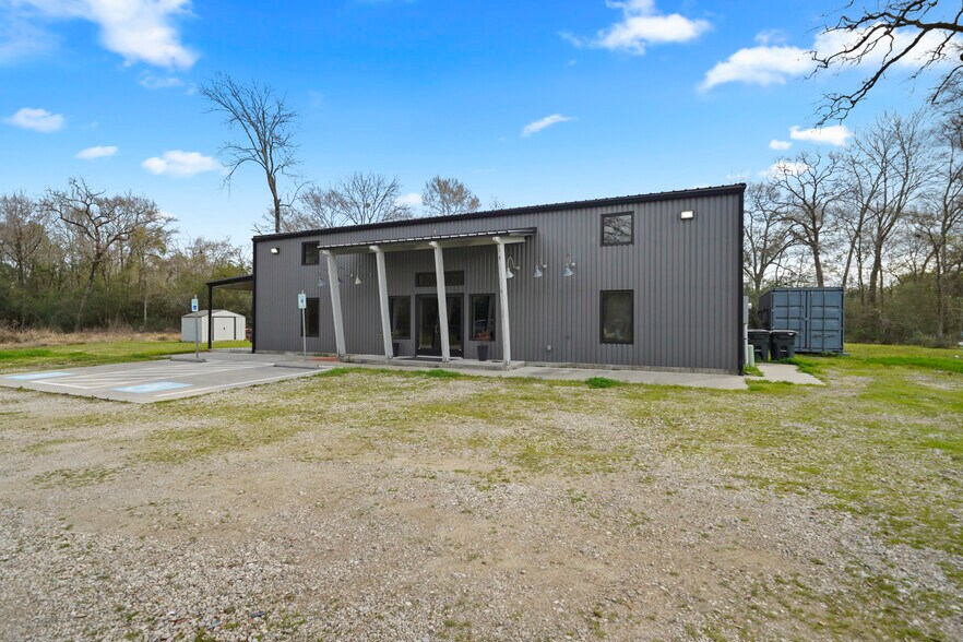 More Photos Of 12726 Moon Rd, Willis Loft Creative Space For Sale