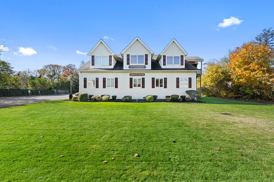 More Photos Of 24 Brentwood Rd, Bay Shore Medical For Sale
