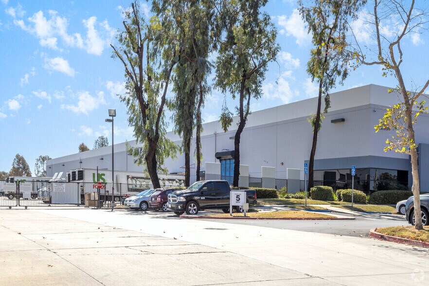 More Photos Of 1205-1211 Park Center Dr, Vista Warehouse For Lease