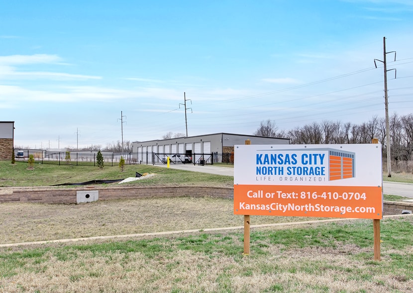 More Photos Of 7557 NW Cookingham Dr, Kansas City Self Storage For Sale