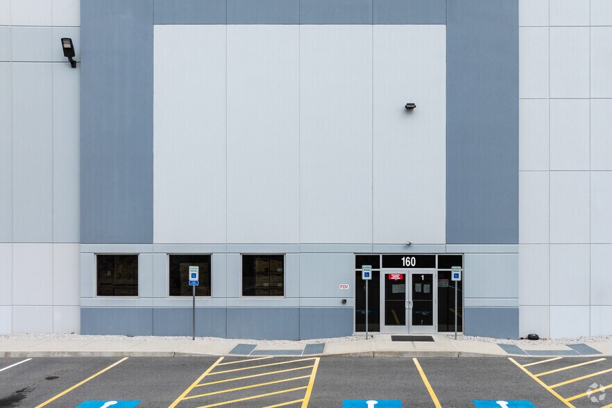 More Photos Of 160 Mechanic St, Bellingham Distribution For Lease