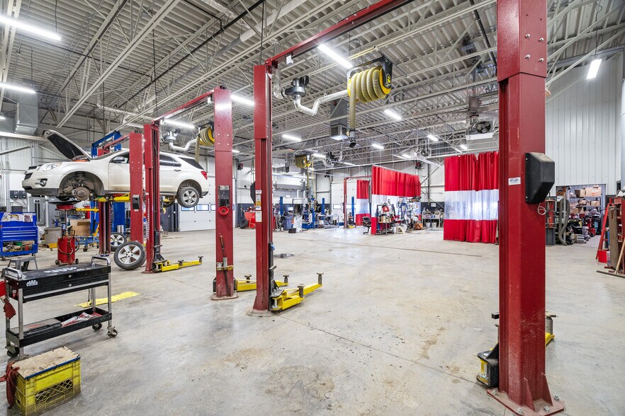 More Photos Of 2202 50 Av, Lloydminster Auto Dealership For Sale