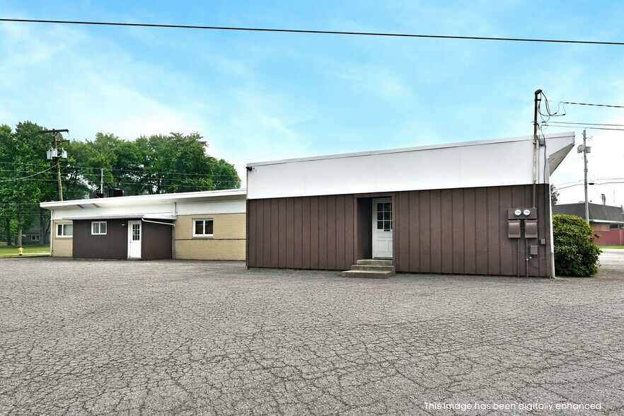 More Photos Of 696 Valley View Dr, Brookfield Office For Sale