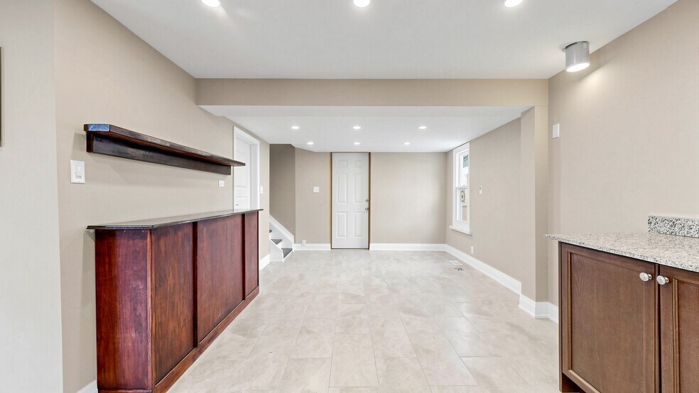 More Photos Of 956 Lake Dr E, Georgina Storefront Retail Residential For Sale