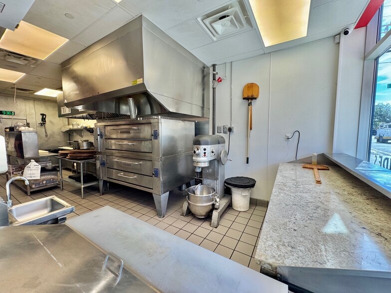 More Photos Of 215-15 Northern Blvd, Bayside Storefront Retail Office For Sale