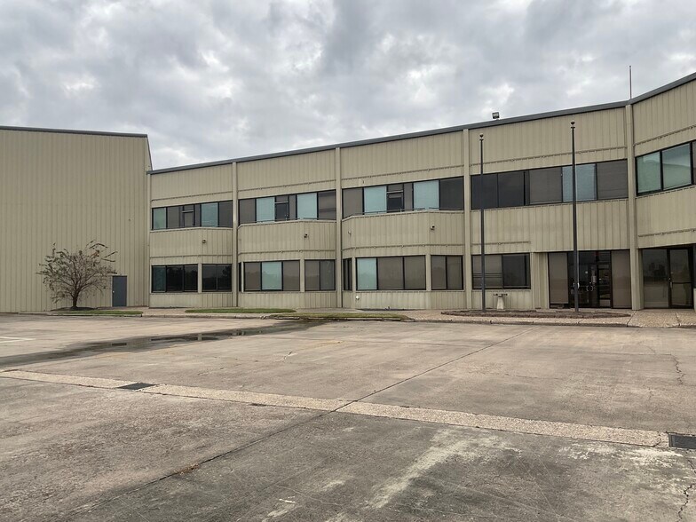 More Photos Of 9310 Max Conrad Dr, Spring Industrial For Sale