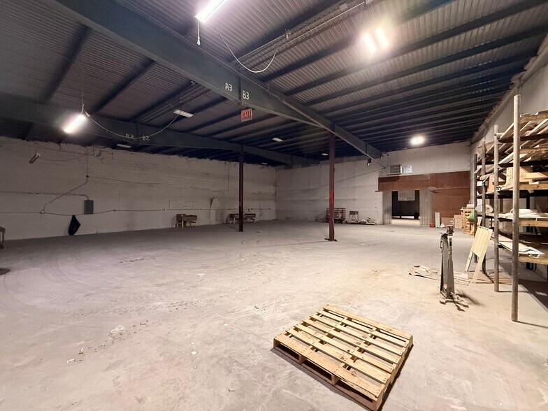 More Photos Of 451 Gordon St, Roseville Warehouse For Lease