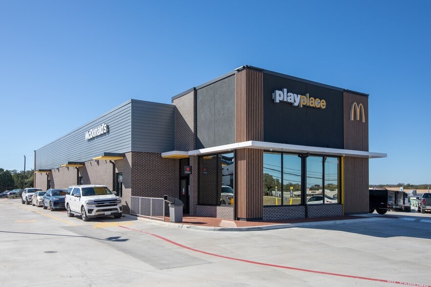 Primary Photo Of 28323 W IH 10, Boerne Fast Food For Sale