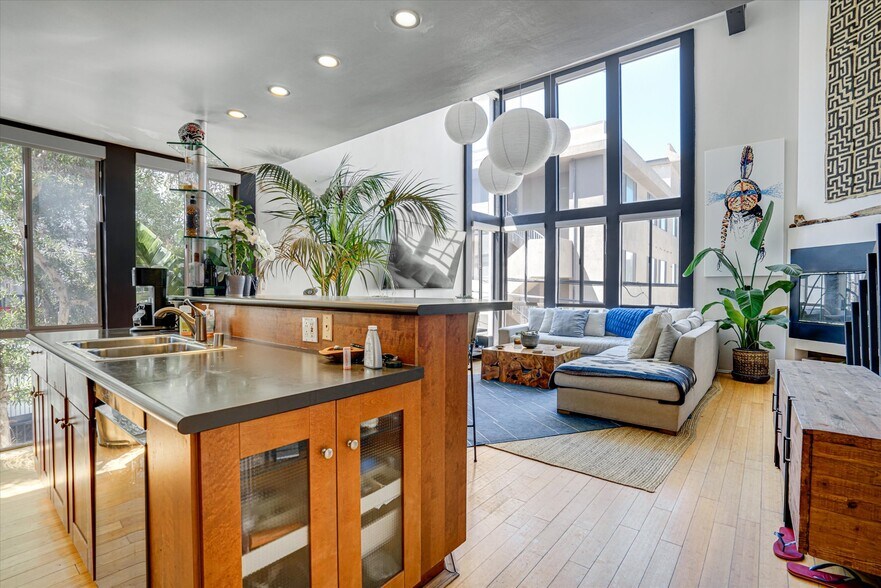 More Photos Of 14 Mast, Marina Del Rey Apartments For Sale