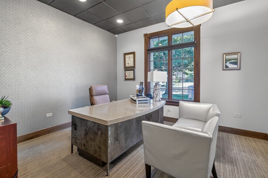 More Photos Of 715-717 East Blvd, Charlotte Office For Sale