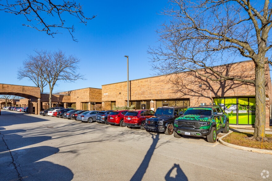 More Photos Of 200 E Howard Ave, Des Plaines Light Manufacturing For Lease