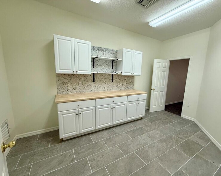 More Photos Of 4426-4428 5th W st, Bradenton Medical For Sale