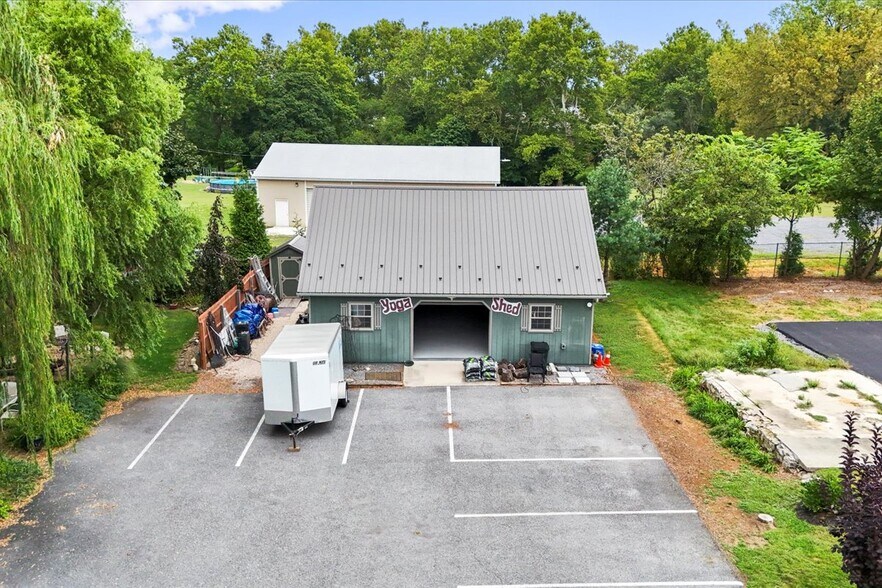 More Photos Of 1055 Lincoln Way E, Chambersburg General Retail For Sale