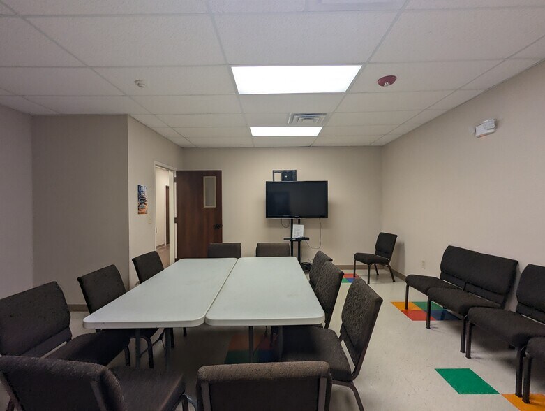 More Photos Of 5315 N Twin City Hwy, Nederland Warehouse For Sale