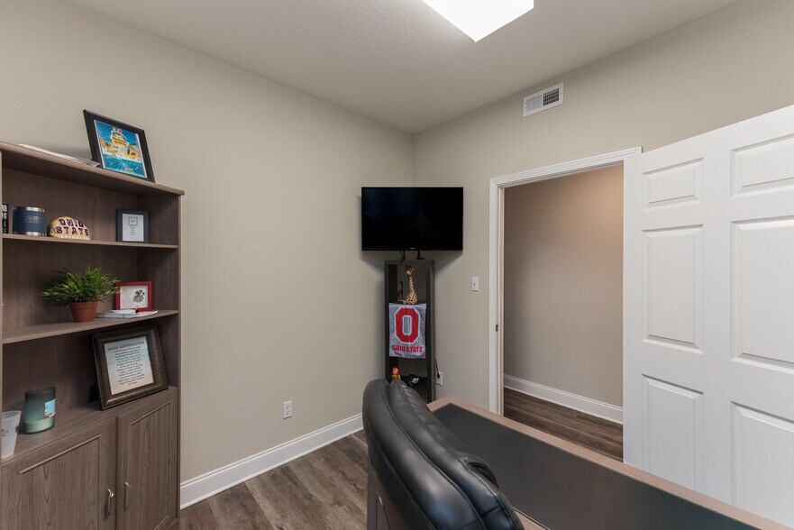 More Photos Of 79 Bay Bridge Dr, Gulf Breeze Medical For Sale