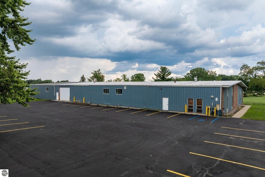 More Photos Of 910 Industrial Dr, Mount Pleasant Warehouse For Sale