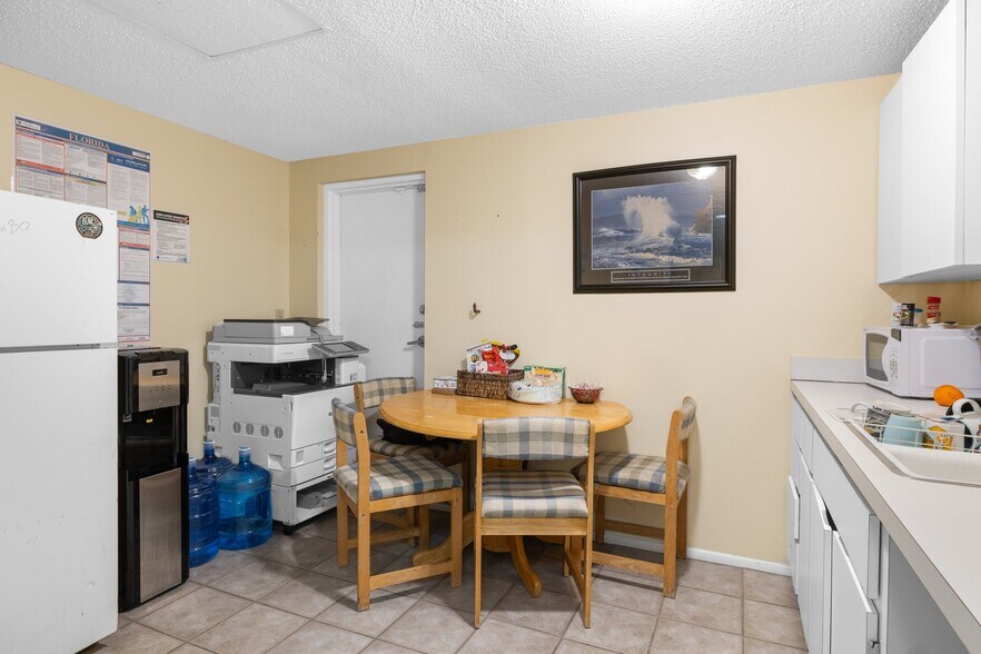 More Photos Of 14309 Old Dixie Hwy, Hudson Office For Sale