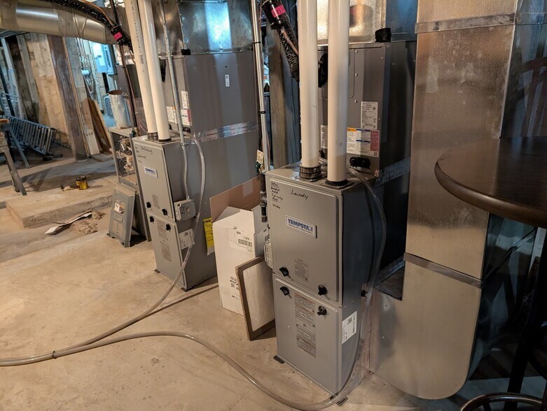 More Photos Of 518 W Main St, Kirkland Freestanding For Sale