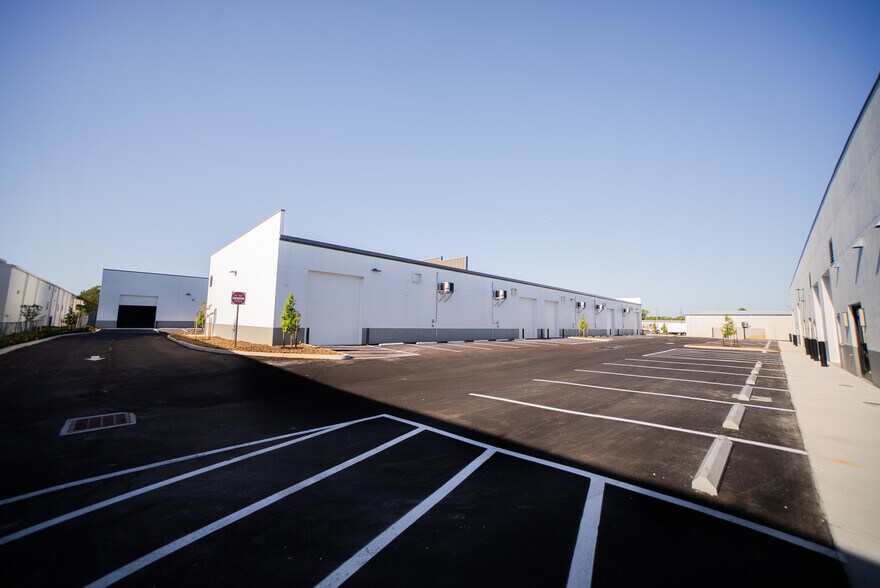 More Photos Of 11201 49th St N, Clearwater Unknown For Lease