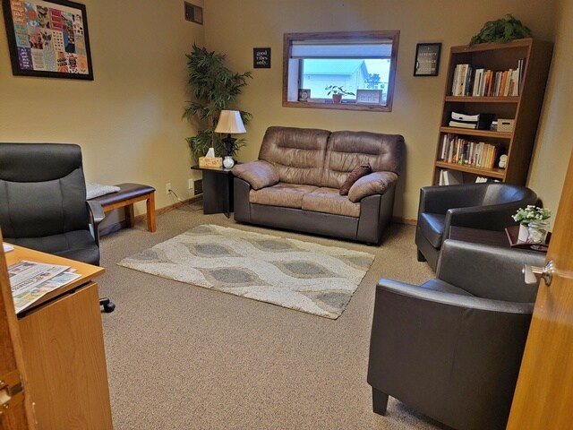 More Photos Of 1905 S Central Ave, Marshfield Office For Lease