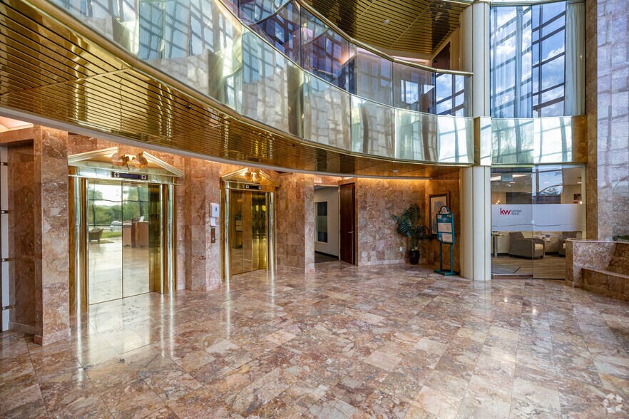 More Photos Of 20 Trafalgar Sq, Nashua Office For Lease