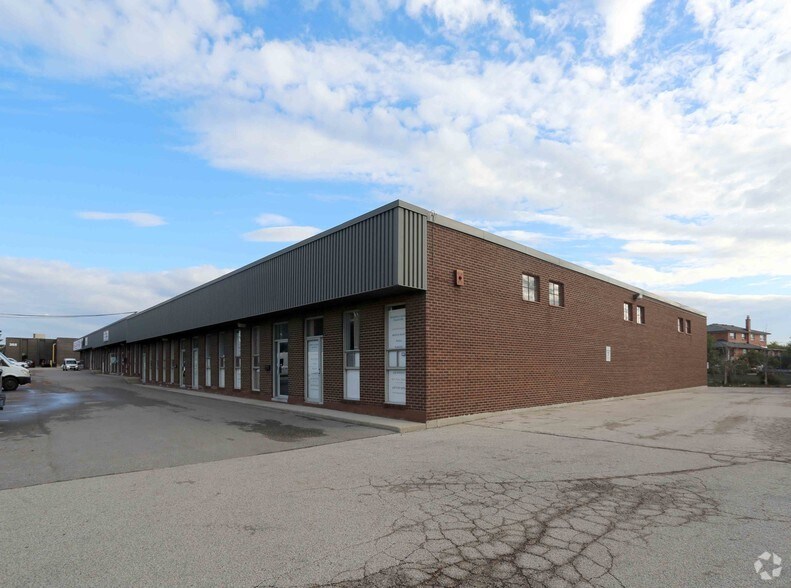 More Photos Of 285-311 Norfinch Dr, Toronto Light Manufacturing For Lease