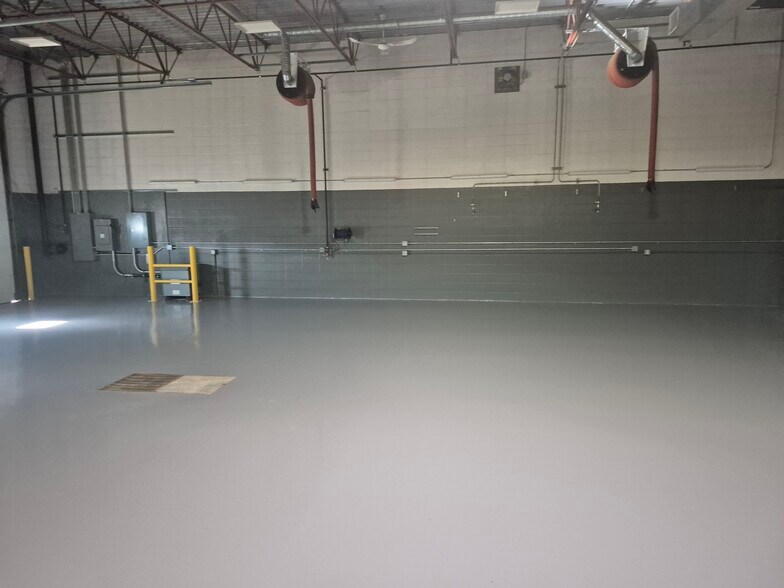 More Photos Of 8101 102 Ave, Peace River Warehouse For Lease