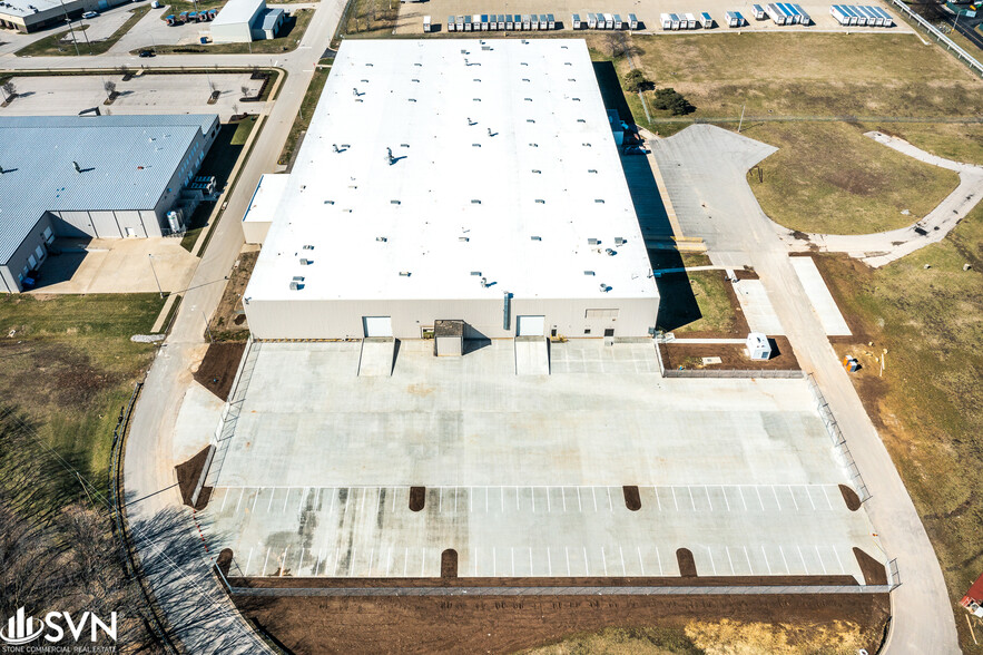 More Photos Of 791 Freight Blvd, Lexington Warehouse For Lease