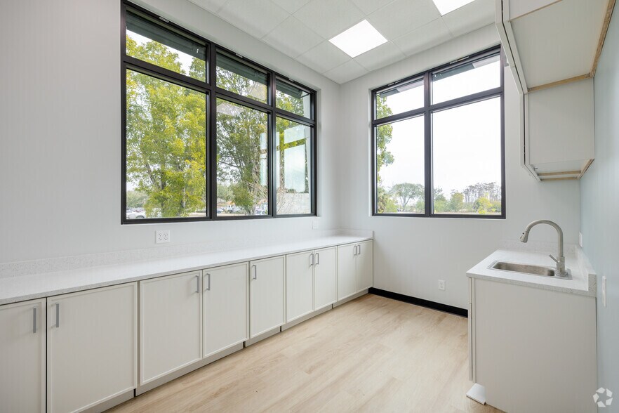 More Photos Of 14210 Metropolis Ave, Fort Myers Office For Lease