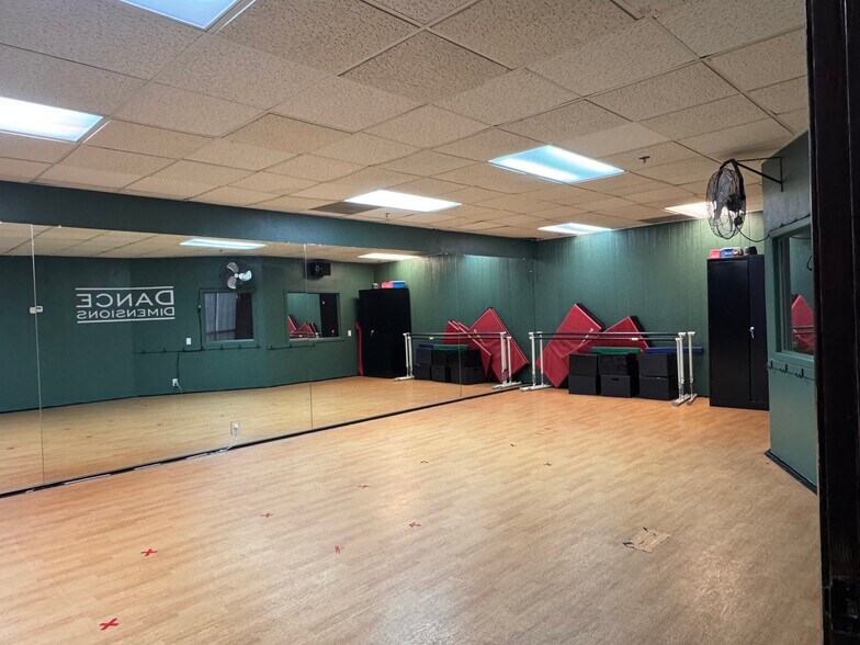 More Photos Of 41651 Corporate Way, Palm Desert Loft Creative Space For Lease