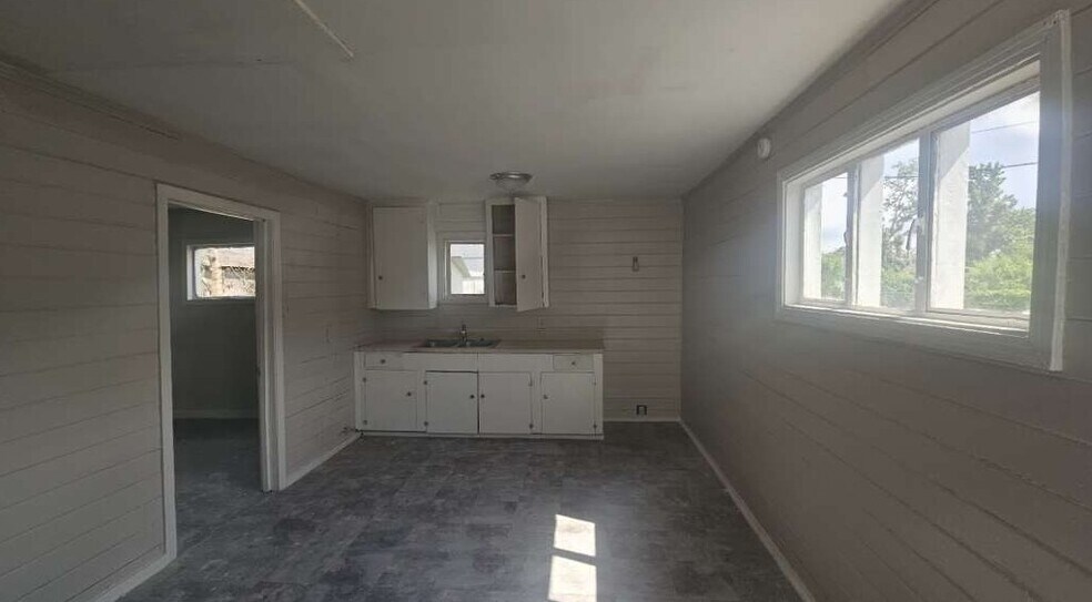 More Photos Of 6909 Kittridge St, Houston Apartments For Sale