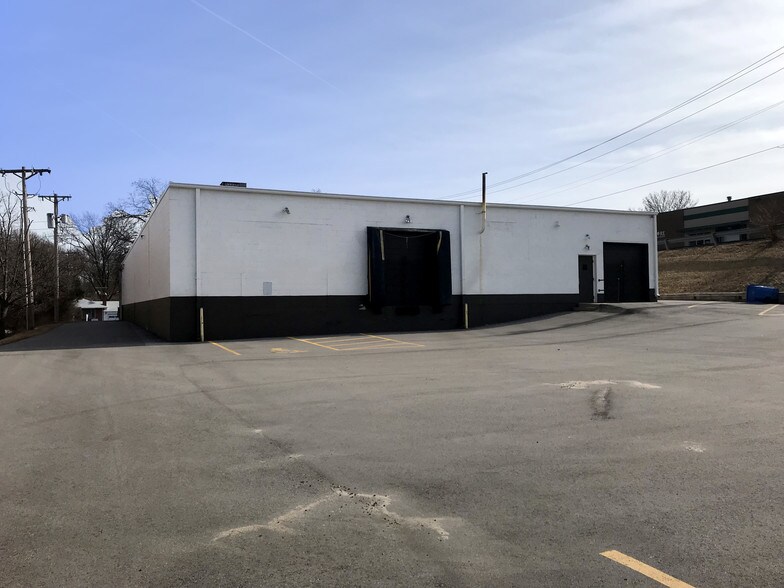 More Photos Of 1155 N Warson Rd, Creve Coeur Light Manufacturing For Lease