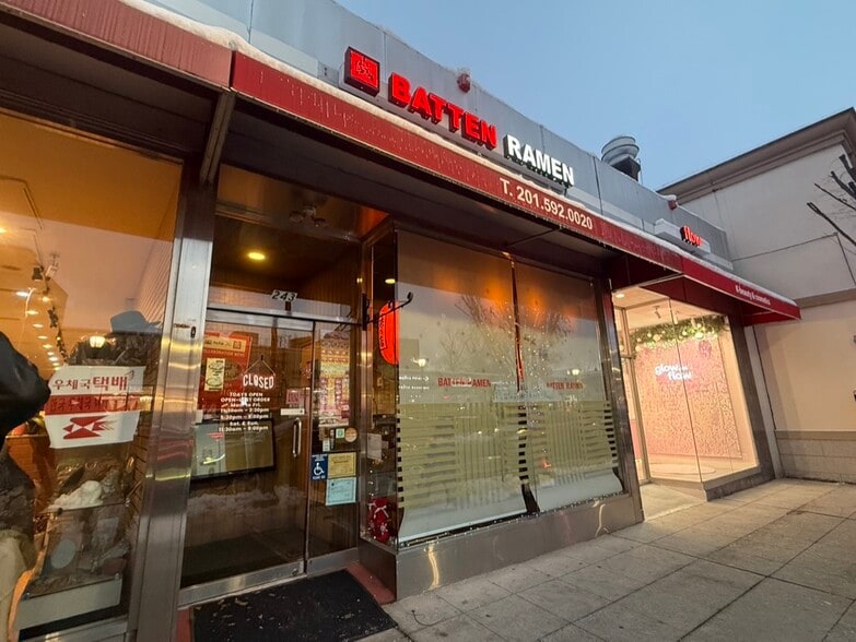 Primary Photo Of 243 Main St, Fort Lee Storefront For Lease