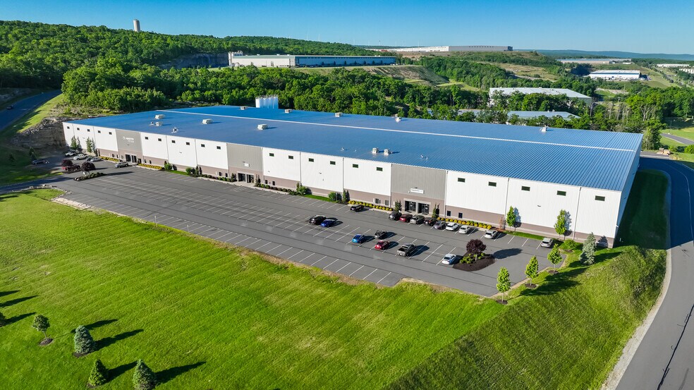 More Photos Of 130-150 Independence Dr, Pittston Township Warehouse For Lease
