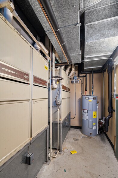 More Photos Of 812 Cormier Rd, Ashwaubenon Office For Lease