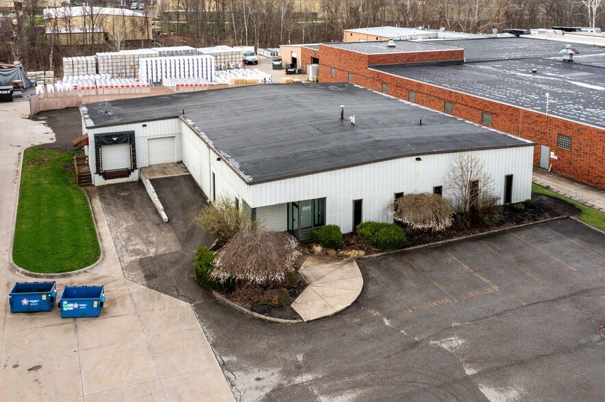 More Photos Of 9941 York Theta Dr, North Royalton Service For Lease