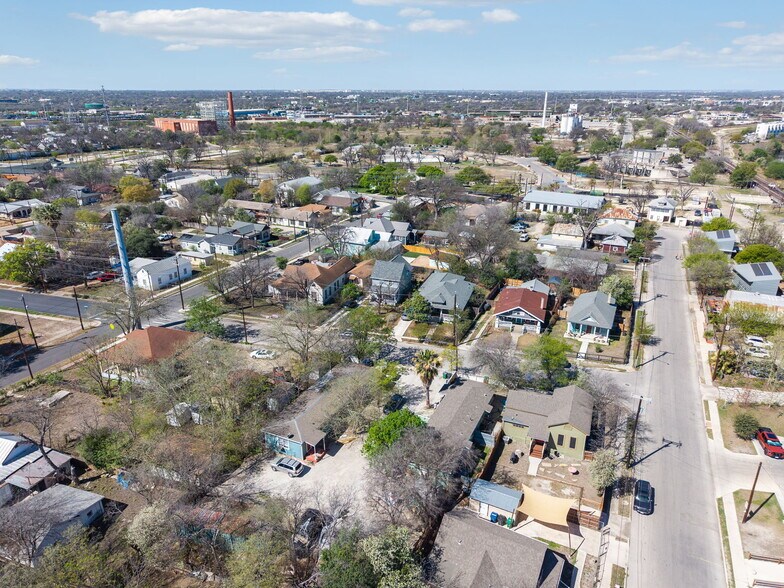 More Photos Of 204 Hunstock Ave, San Antonio Multifamily For Sale