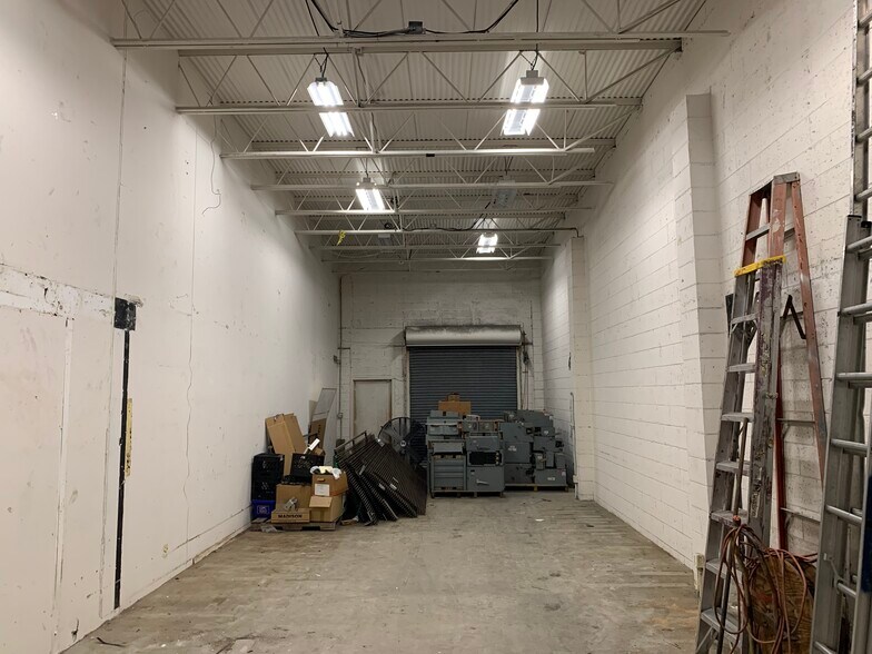 More Photos Of 1810 N Dixie Hwy, Hollywood Warehouse For Lease