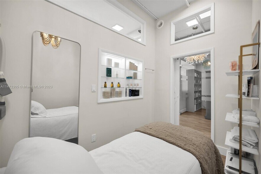 More Photos Of 1560 Lenox Ave, Miami Beach Office For Sale