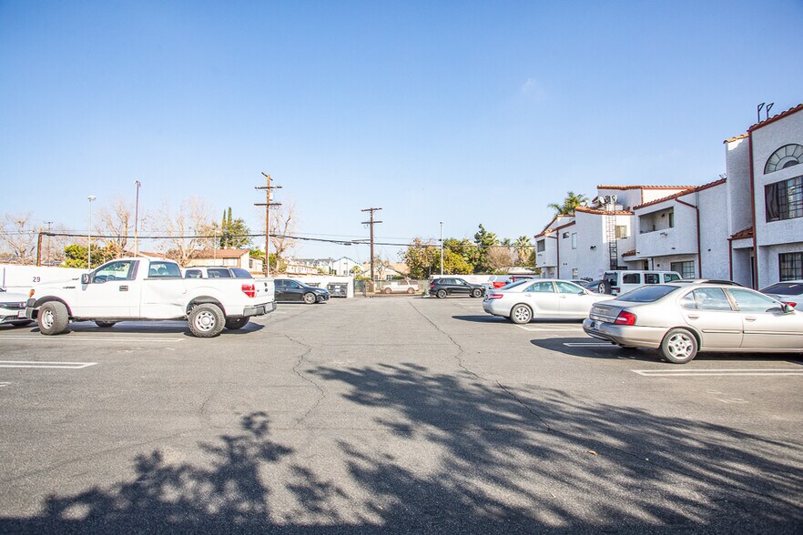 More Photos Of 9261 Wakefield Ave, Panorama City Apartments For Sale