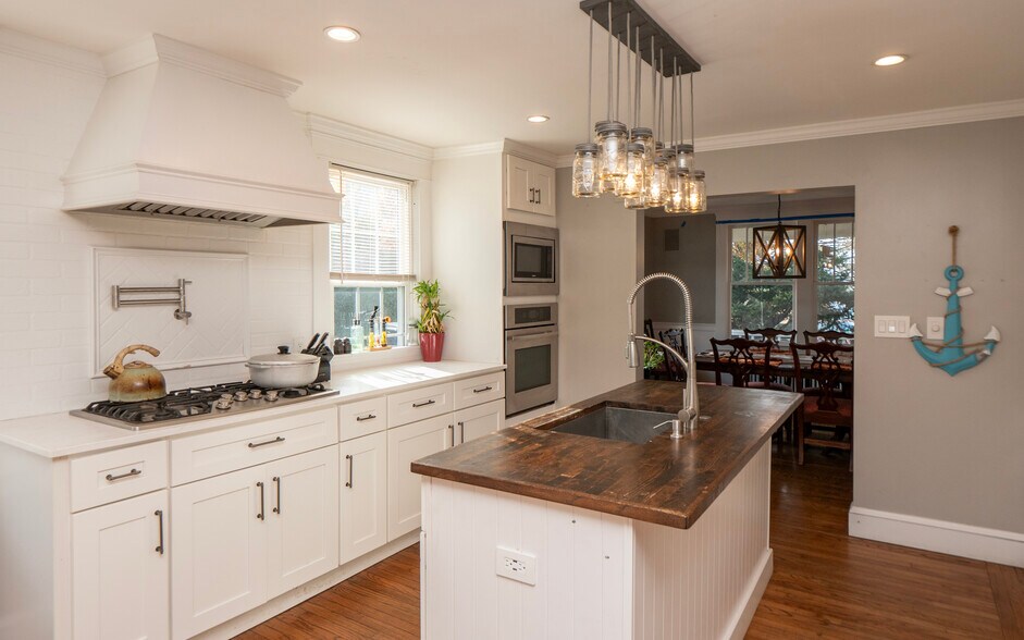 More Photos Of 999 Aquidneck Ave, Middletown Flex For Sale